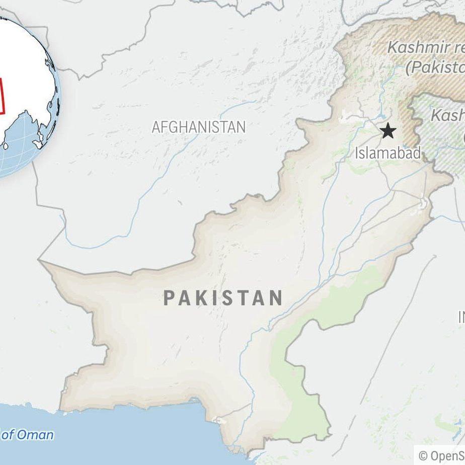 Suicide car bombing in Pakistan kills 14 soldiers and wounds 25 people